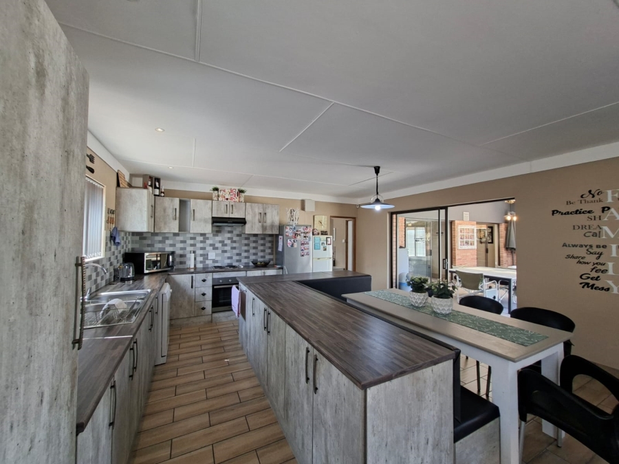 3 Bedroom Property for Sale in Reebok Western Cape